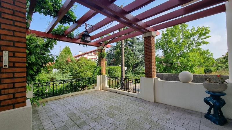 Maison - 314 m² - 10 pièces