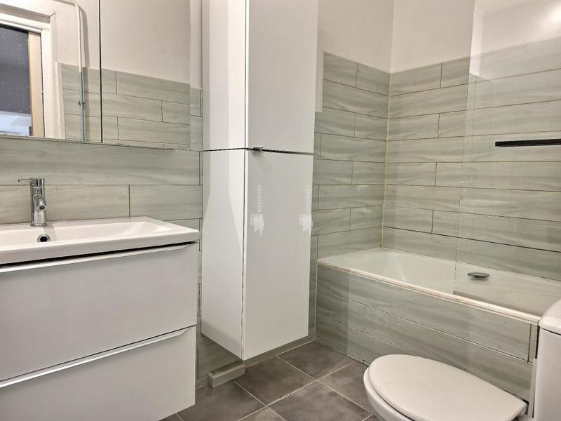 Maison traditionnelle - 200 m² - 9 pièces