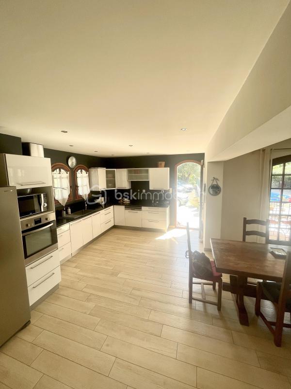 Propriété - 160 m² - 6 pièces