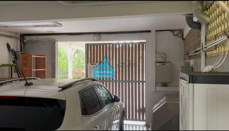 Maison - 230 m² - 6 pièces