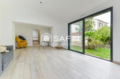 Maison - 180 m² - 8 pièces