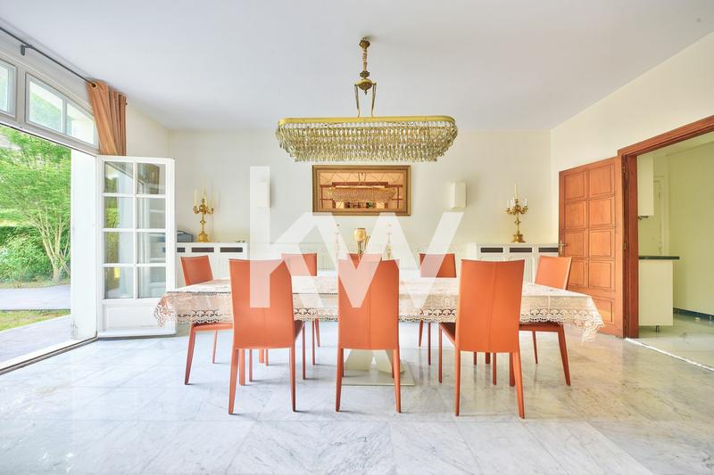 Maison - 498 m² - 14 pièces