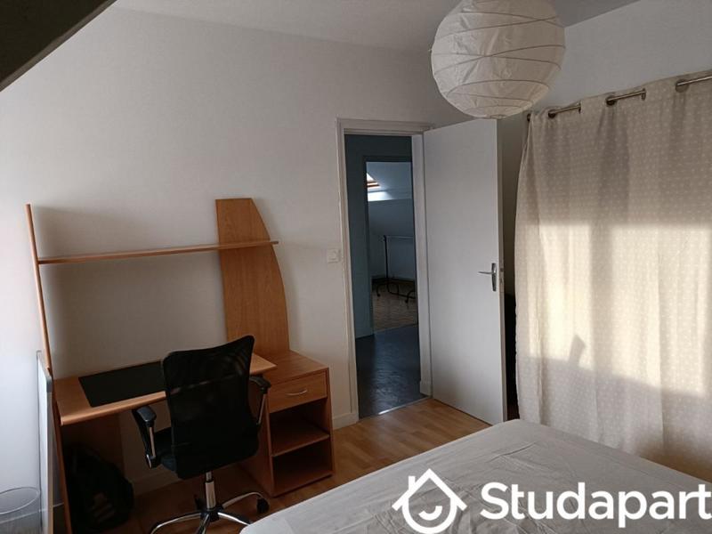 Chambre - 11 m² - 1 pièce