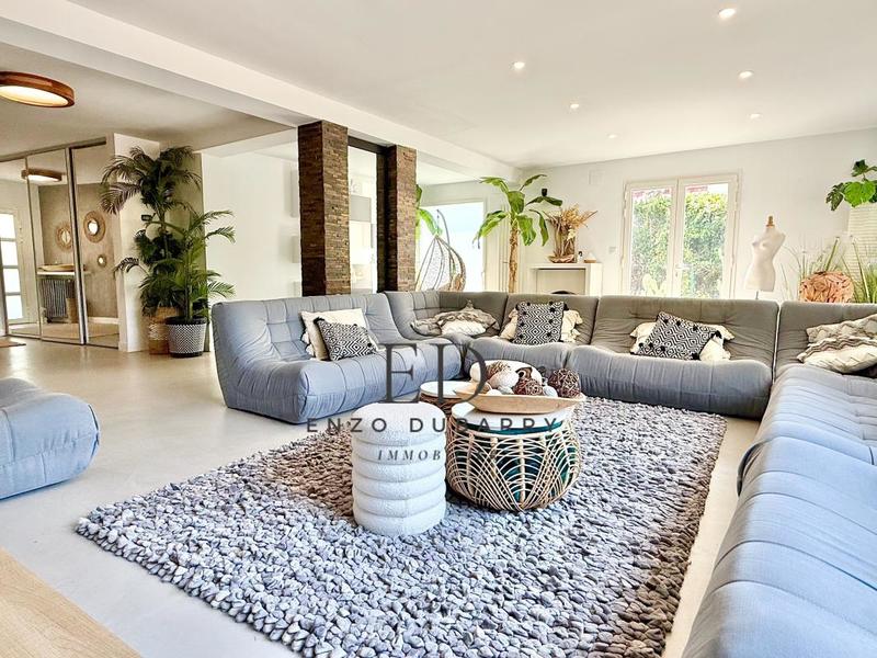 Maison - 301 m² - 9 pièces