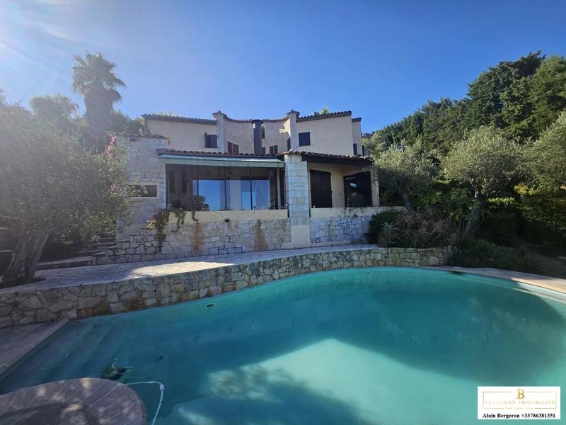 Villa - 197 m² - 8 pièces