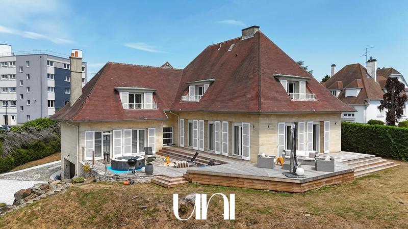 Maison - 260 m² - 6 pièces