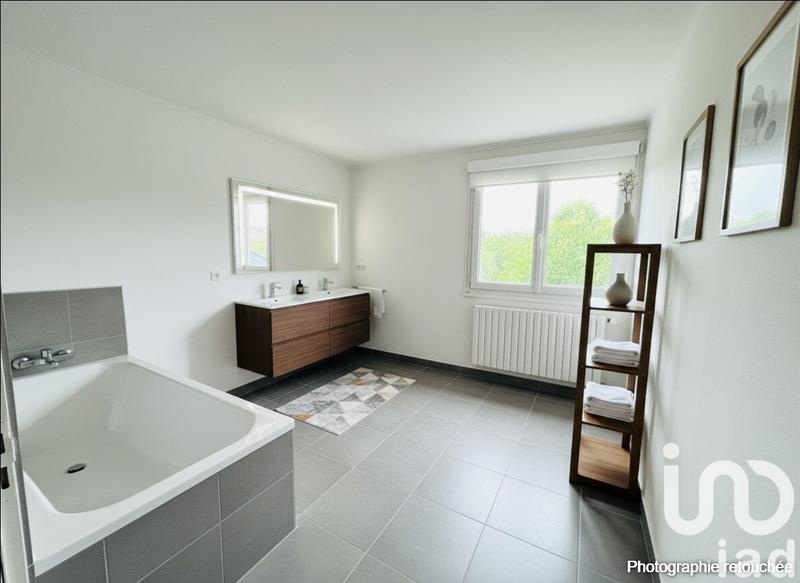 Maison - 210 m² - 7 pièces