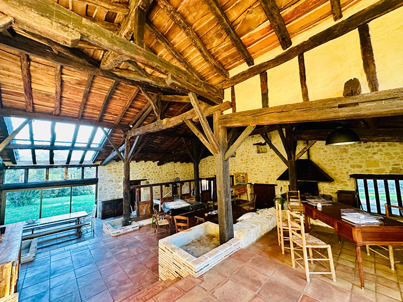 Maison - 362 m² - 9 pièces