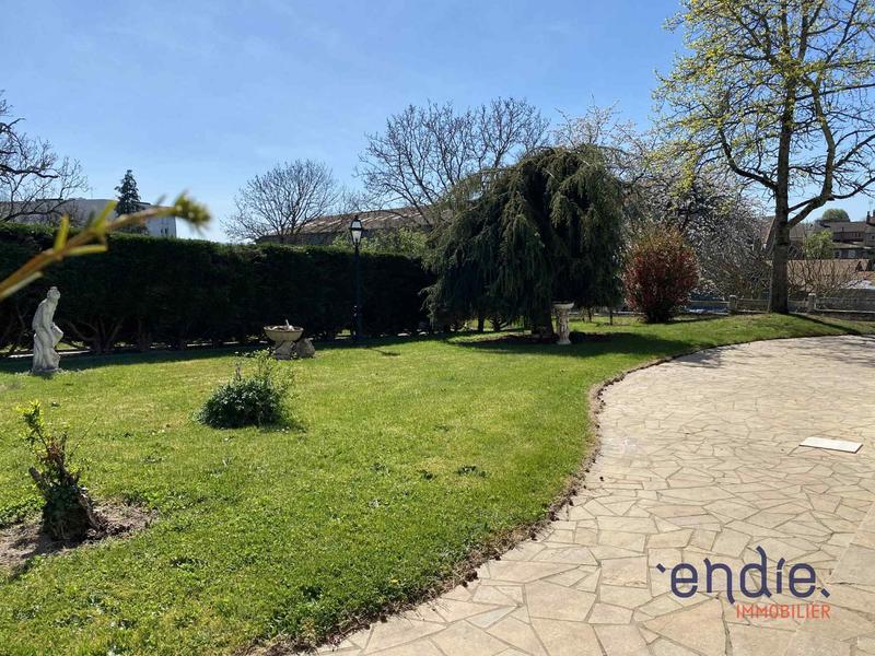 Maison - 273 m² - 6 pièces