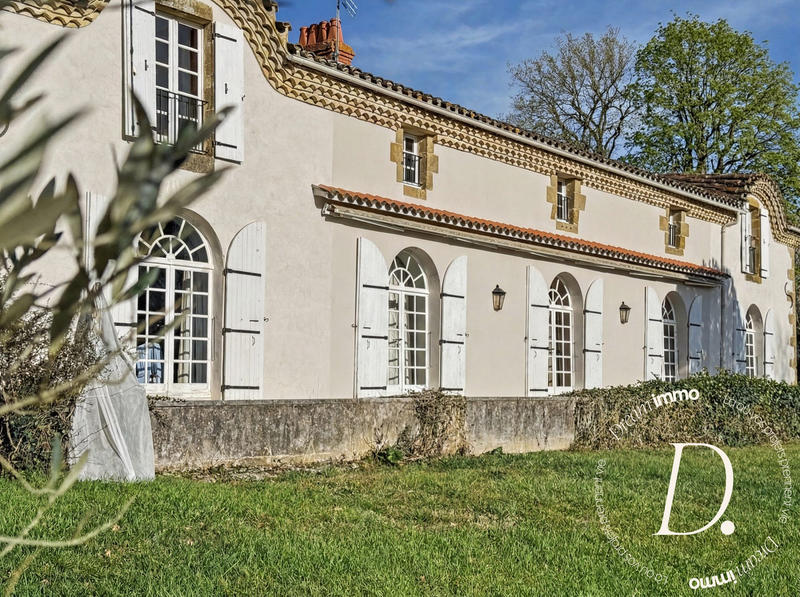 Maison - 420 m² - 11 pièces