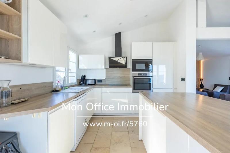 Maison - 230 m² - 8 pièces