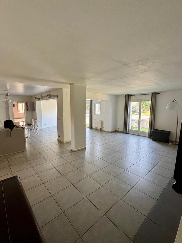 Maison - 195 m² - 5 pièces