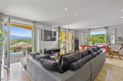 Villa - 255 m² - 8 pièces