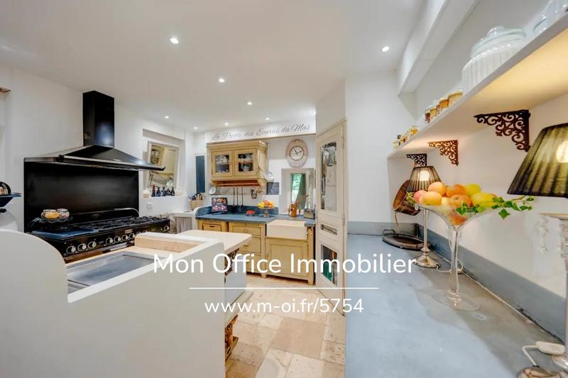 Demeure - 300 m² - 9 pièces