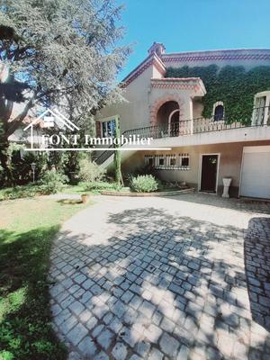 Maison - 208 m² - 8 pièces