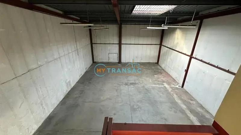 Local d'activité / Entrepôt - 245 m²