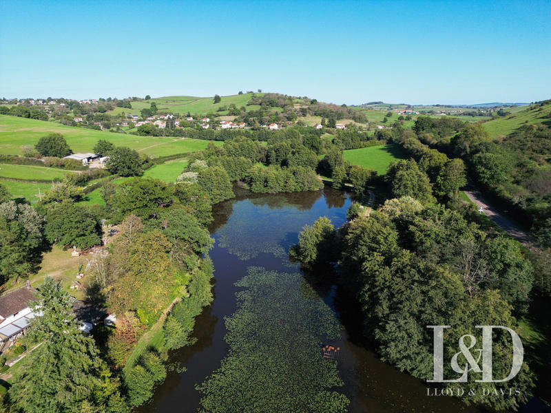 Maison - 1 200 m² - 26 pièces