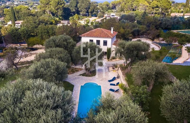 Maison - 295 m² - 7 pièces