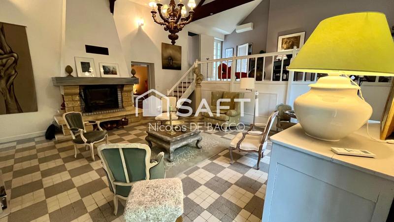 Maison - 296 m² - 9 pièces