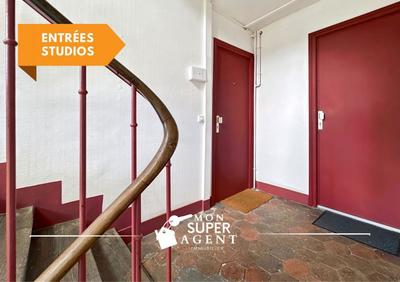 Studio - 49 m² - 3 pièces