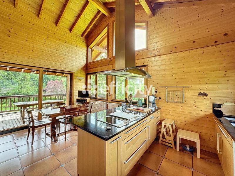 Maison - 260 m² - 10 pièces