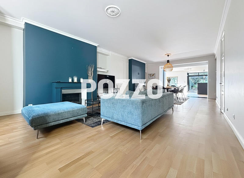 Maison - 256 m² - 10 pièces