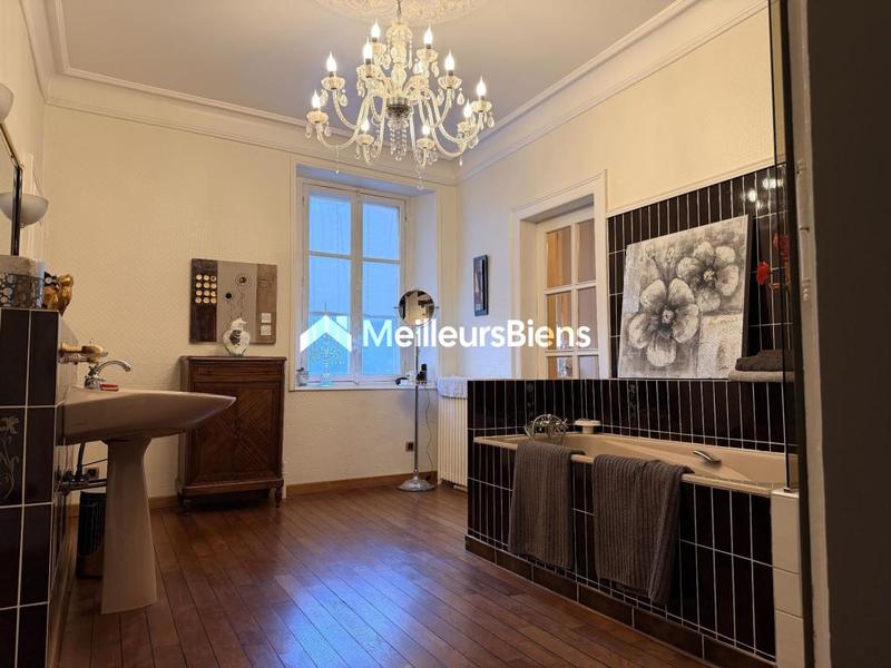 Maison - 375 m² - 12 pièces