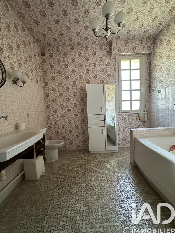 Maison - 322 m² - 9 pièces