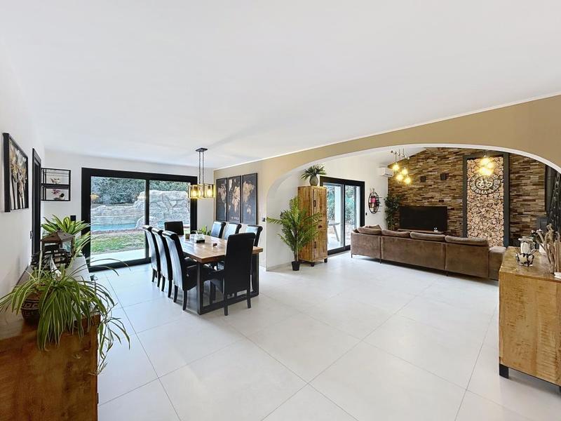 Villa - 210 m² - 6 pièces