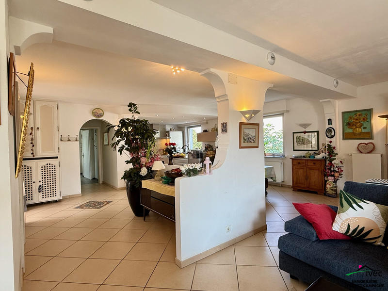 Maison - 213 m² - 7 pièces