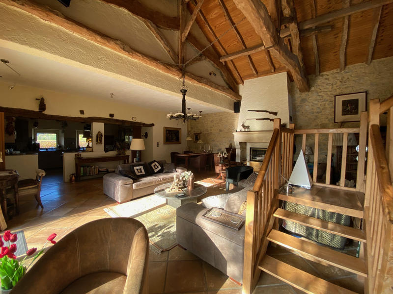 Maison - 232 m² - 7 pièces