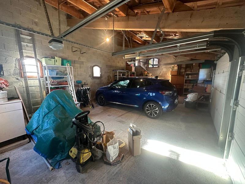 Maison traditionnelle - 268 m² - 9 pièces