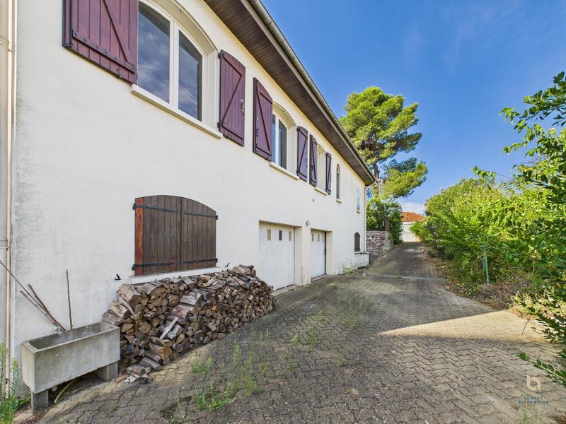 Maison - 141 m² - 5 pièces