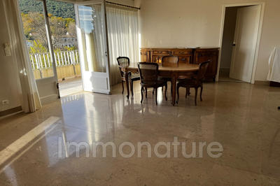 Appartement - 90 m² - 3 pièces