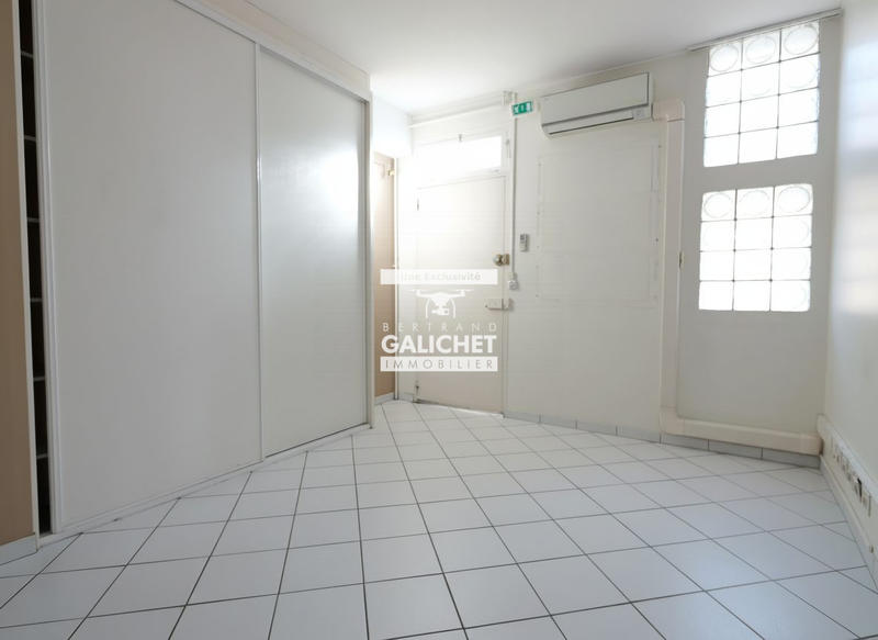 Local d'activités - 165 m²