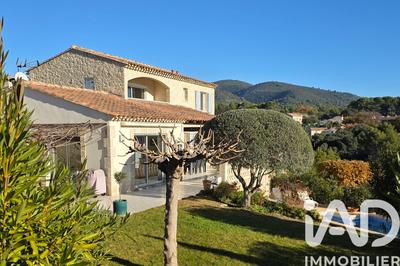 Maison - 182 m² - 7 pièces