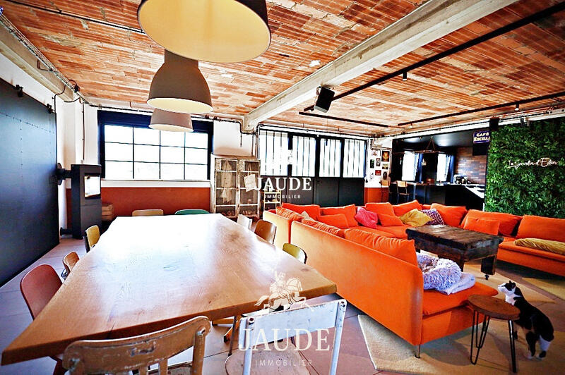 Maison - 201 m² - 6 pièces