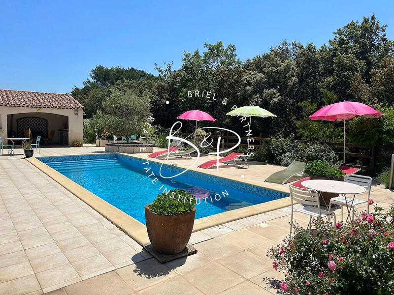 Maison - 267 m² - 10 pièces