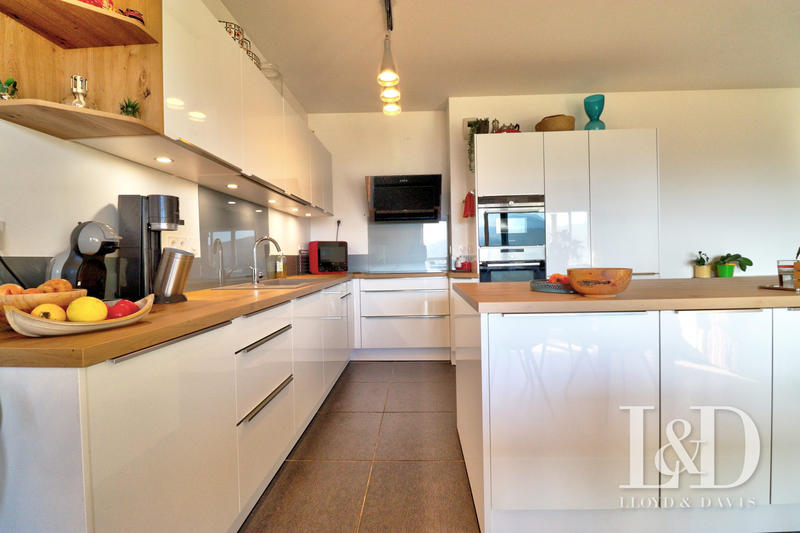 Appartement - 107 m² - 6 pièces