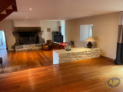 Maison - 280 m² - 7 pièces