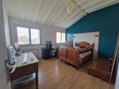 Maison - 147 m² - 8 pièces