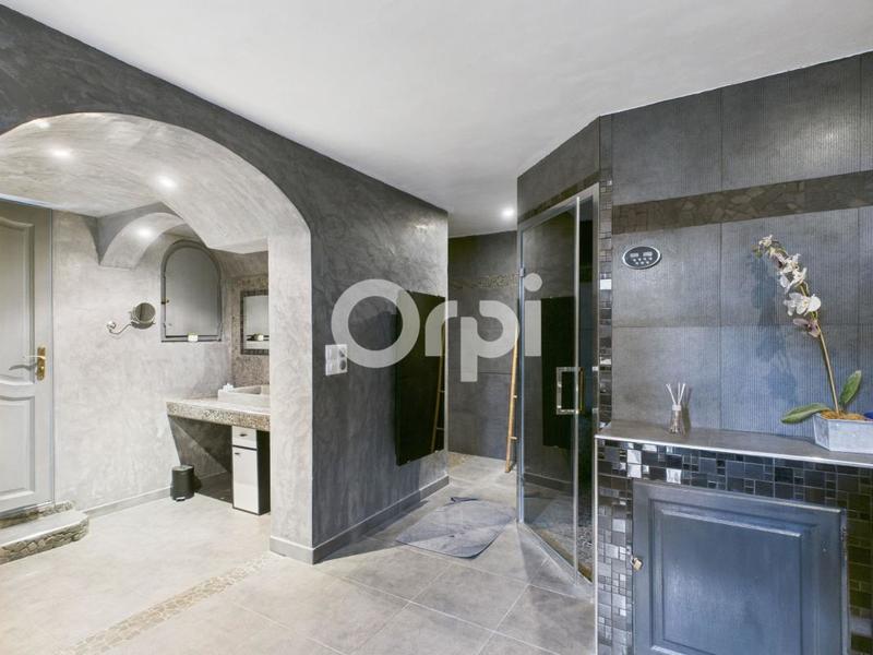 Maison - 226 m² - 6 pièces