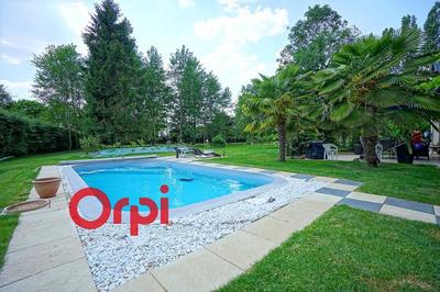 Maison - 220 m² - 9 pièces