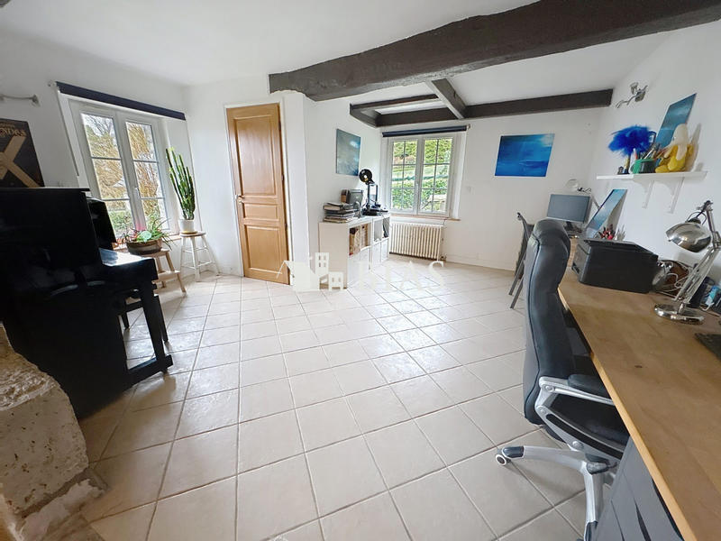 Maison - 246 m² - 9 pièces