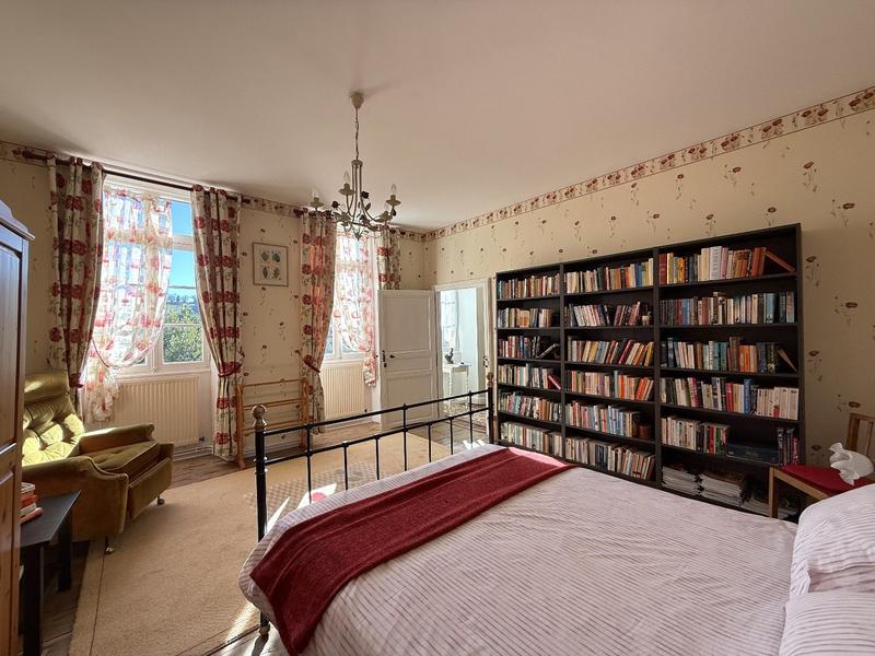 Maison - 238 m² - 7 pièces