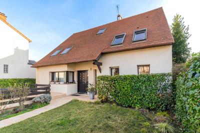 Maison - 196 m² - 7 pièces