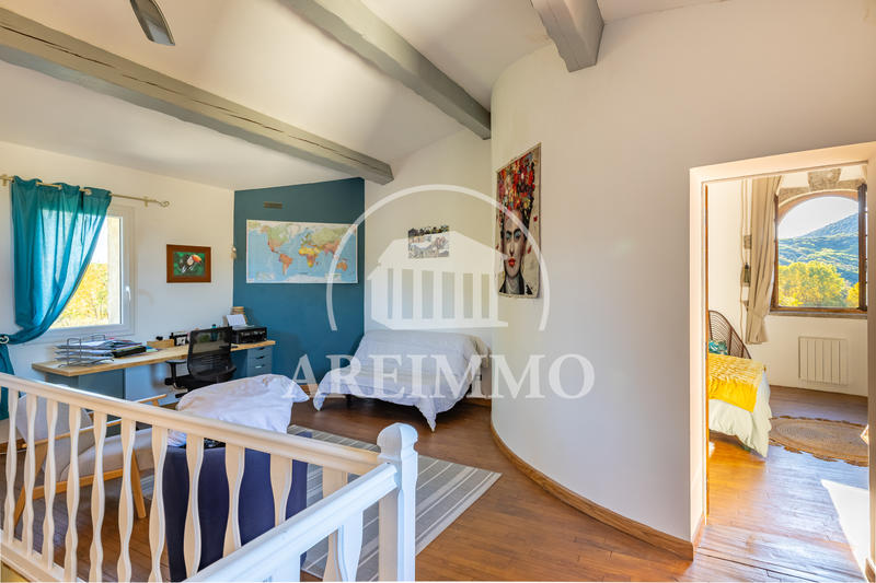 Maison - 228 m² - 11 pièces