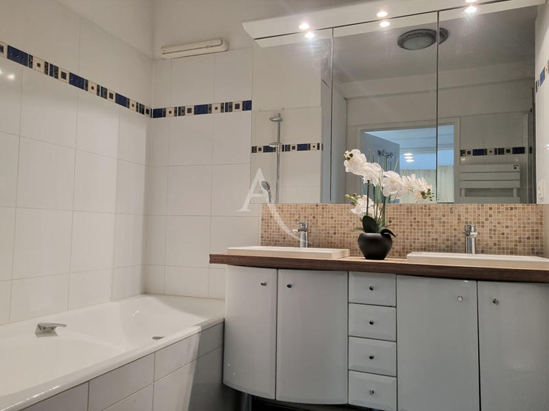 Appartement - 95 m² - 4 pièces