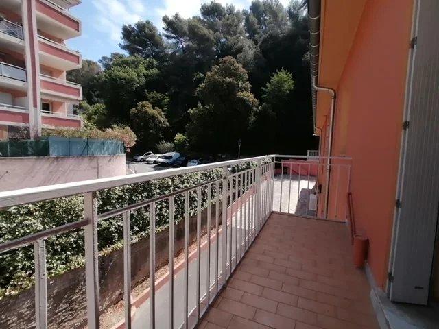 Appartement - 100 m² - 5 pièces