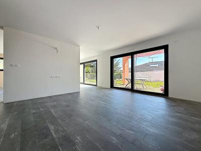 Maison - 220 m² - 8 pièces